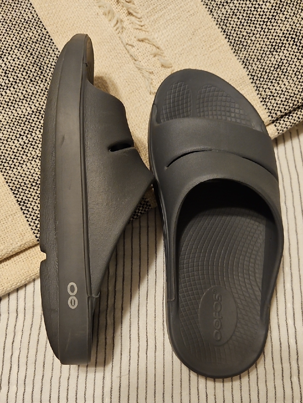 🩶OOFOS Recovery Slides Unisex Size 7 Womens Mens 5 Gray